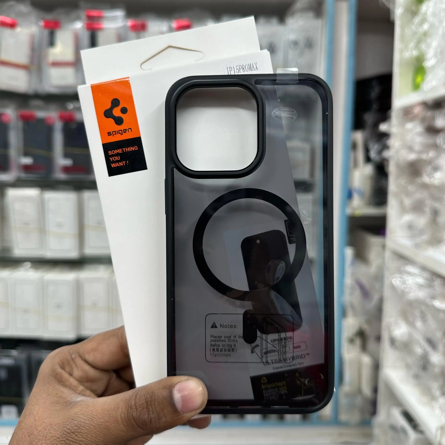 Spigen Ultra Hybrid Magsafe iPhone Cover