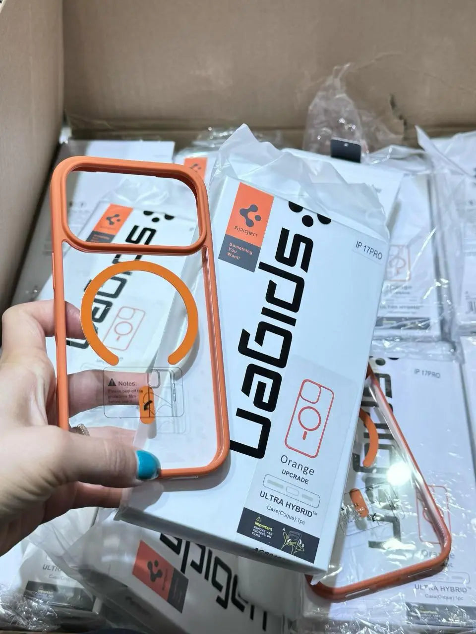 Spigen Ultra Hybrid Magsafe iPhone Cover